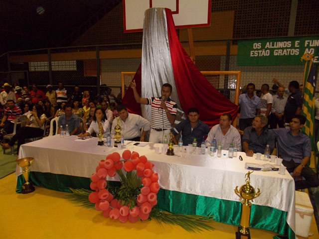 Prefeito Dr. Francisco inaugura Quadra Poliesportiva Coberta da Escola Genésio Moreira - Imagem 62