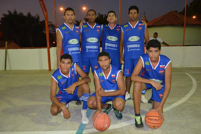 Prefeitura inaugura quadra poliesportiva na comunidade Tucuns em pleno festejo - Imagem 28