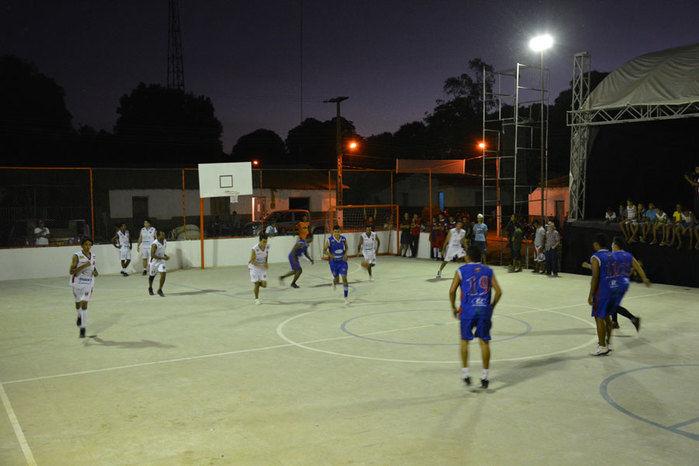 Prefeitura inaugura quadra poliesportiva na comunidade Tucuns em pleno festejo - Imagem 32