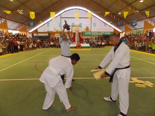 Prefeito Dr. Francisco inaugura Quadra Poliesportiva Coberta da Escola Genésio Moreira - Imagem 37