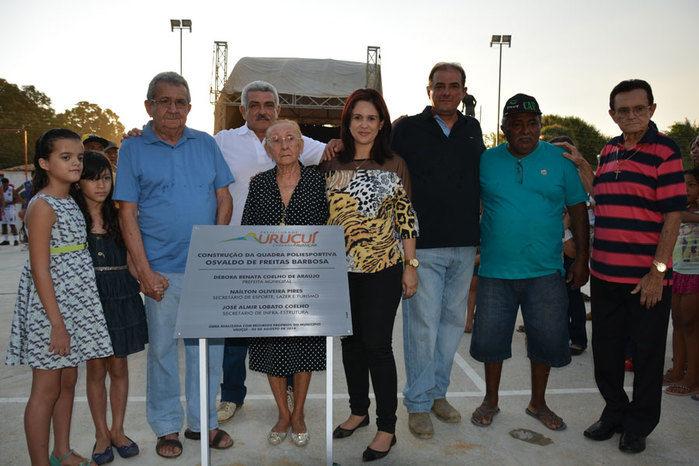 Prefeitura inaugura quadra poliesportiva na comunidade Tucuns em pleno festejo - Imagem 10