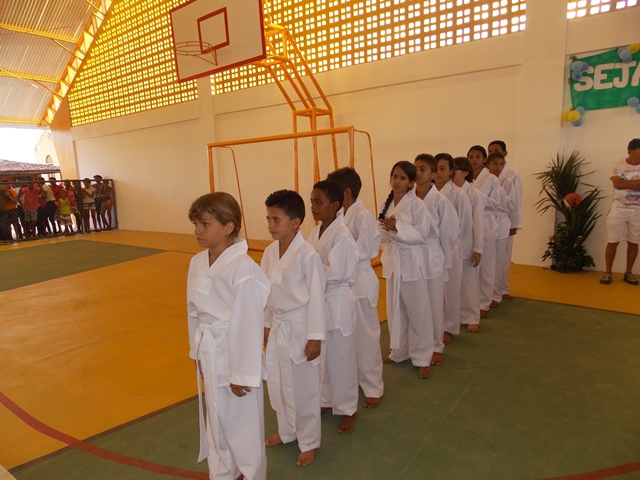 Prefeito Dr. Francisco inaugura Quadra Poliesportiva Coberta da Escola Genésio Moreira - Imagem 28