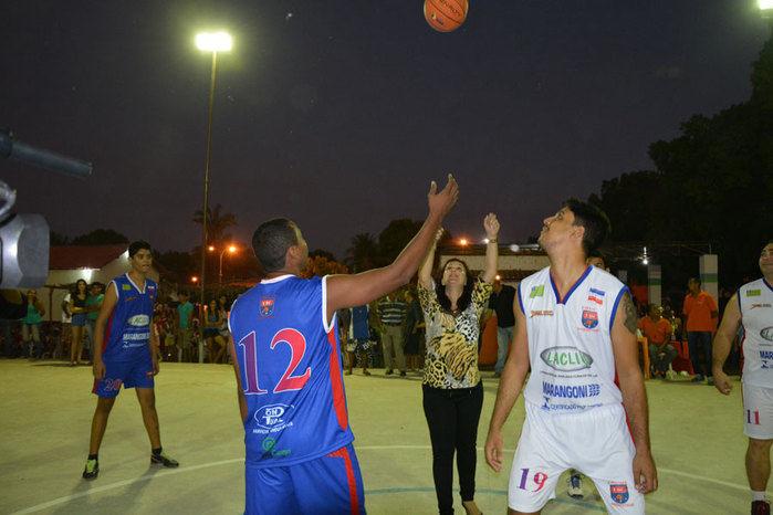 Prefeitura inaugura quadra poliesportiva na comunidade Tucuns em pleno festejo - Imagem 29