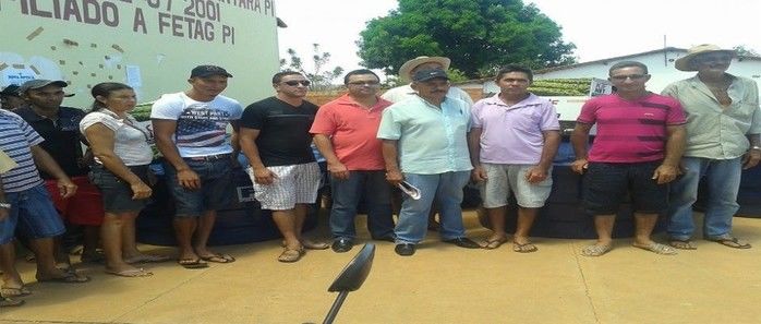 Prefeitura entrega kits de irrigação a agricultores - Imagem 2