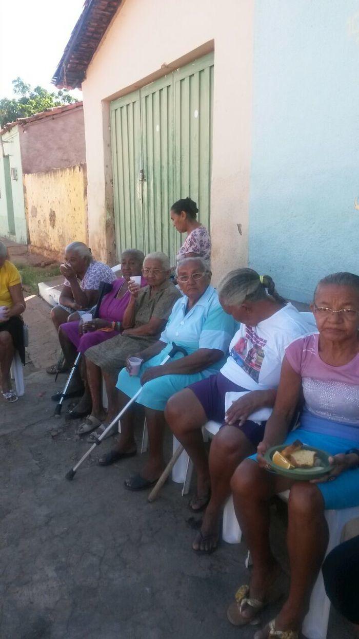 CRAS realiza café da manhã com idosos - Imagem 58