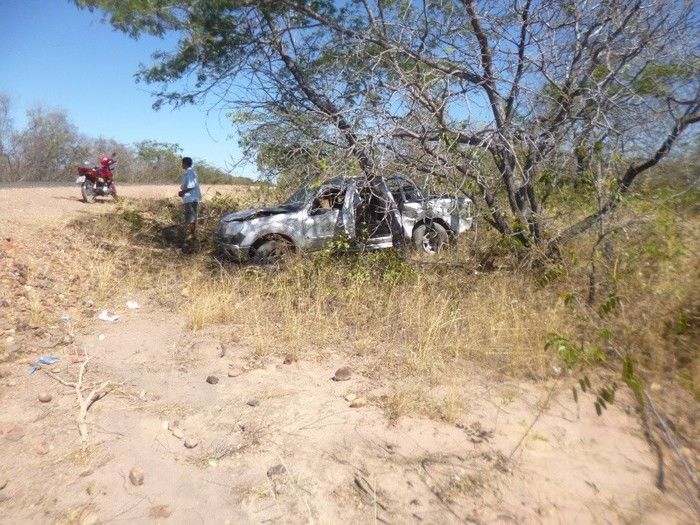 Acidente na BR 135 deixa vítima fatal; carro vinha de São Paulo e capotou próximo a Redenção do Gurgueia - Imagem 7