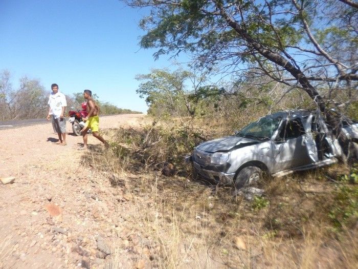 Acidente na BR 135 deixa vítima fatal; carro vinha de São Paulo e capotou próximo a Redenção do Gurgueia - Imagem 8