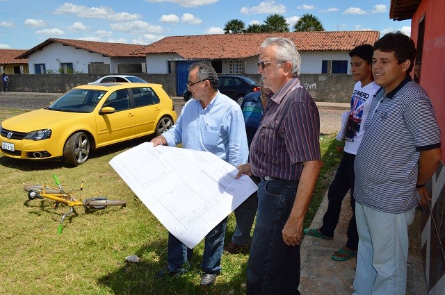 Prefeito Bernildo Val visita local que será construída Quadra Poliesportiva em Buriti dos Lopes - Imagem 1
