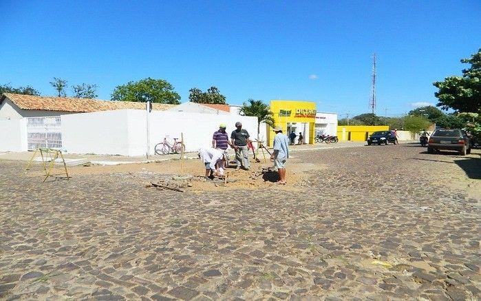 Prefeitura recupera trechos de calçamento danificados - Imagem 1