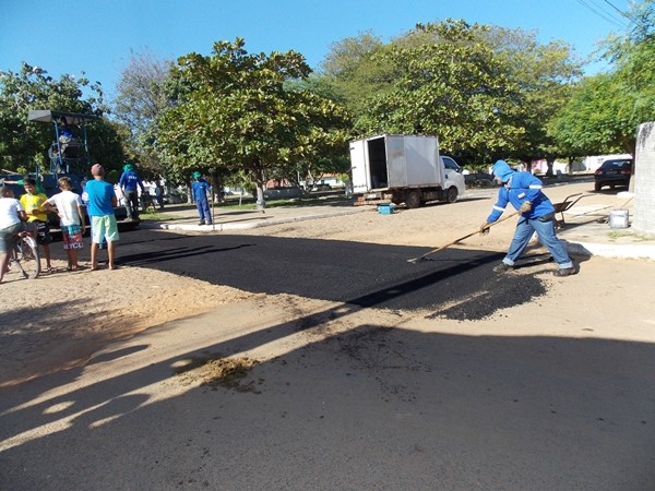 Prefeito Antônio Parambú inicia Pavimentação Asfáltica nas principais ruas da cidade - Imagem 7