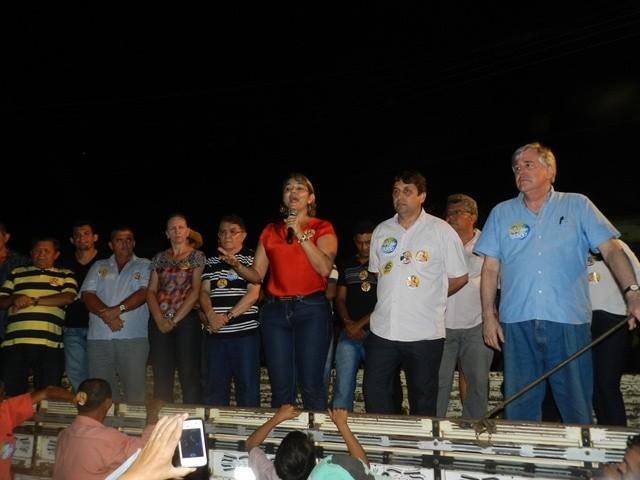 Candita Janainna Marques realiza reunião em Esperantina - Imagem 37