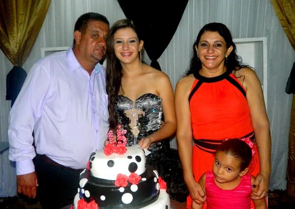 Aniversário de Zayra Meneses comemorado  em grande estilo - Imagem 2