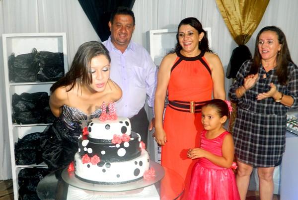 Aniversário de Zayra Meneses comemorado  em grande estilo - Imagem 5