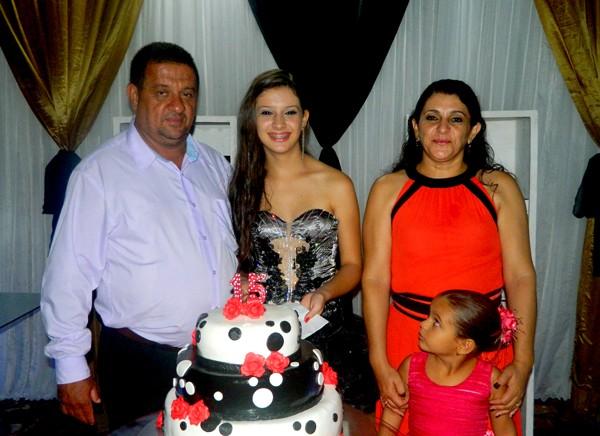 Aniversário de Zayra Meneses comemorado  em grande estilo - Imagem 1