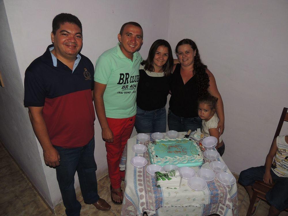 Neuma Café e amigos prestigiam aniversário de Cabral