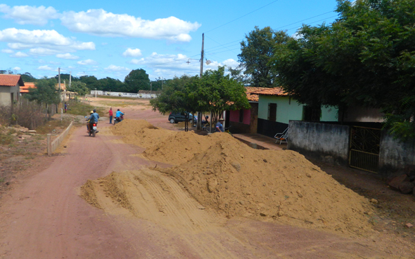 Começa a construção de pavimentação poliédrica no Bairro Frecheiras - Imagem 4