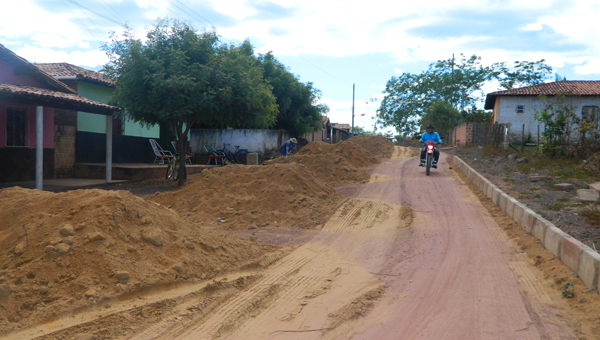 Começa a construção de pavimentação poliédrica no Bairro Frecheiras - Imagem 1