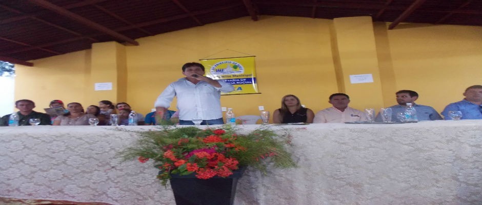 Prefeito Apolinário Costa lança Bolsa Família municipal e reinaugura clube