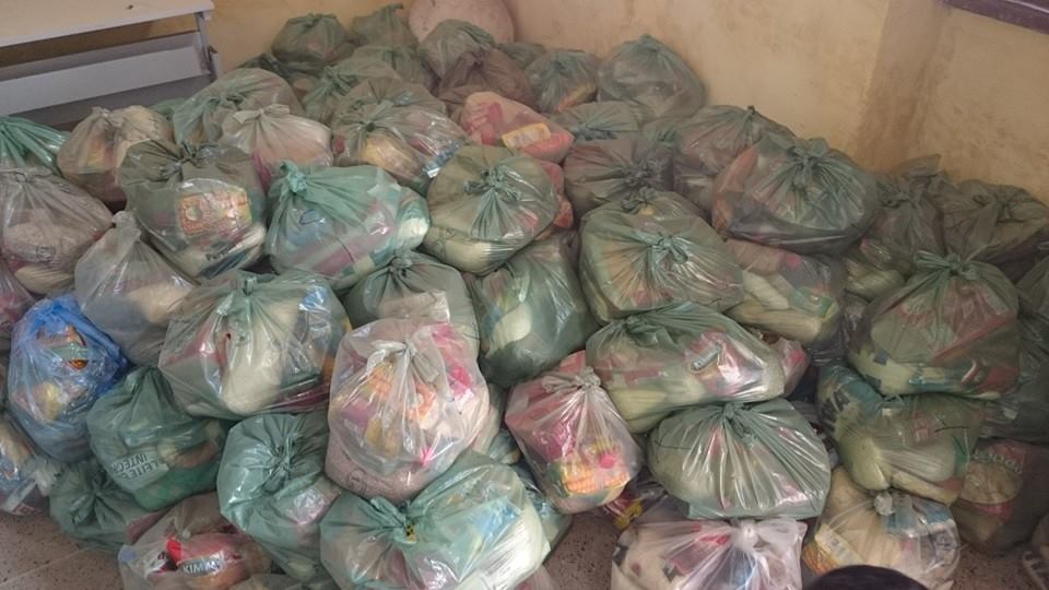 Primeira-dama de Buriti dos Lopes entrega cestas básicas arrecadadas por jovens participantes de gincana