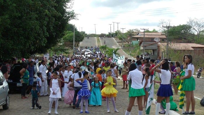 Público prestigia Desfile Cívico de 7 de setembro em Francinópolis - Imagem 2
