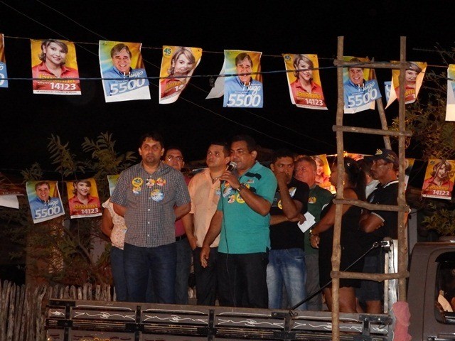 Ex-prefeito de Esperantina Lourival Bezerra participa de reunião politica no Canto da Palmeira - Imagem 11