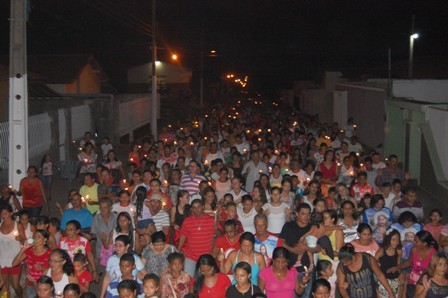 Centenas de fiéis participam da procissão de abertura em honra ao Sagrado Coração de Jesus - Imagem 18
