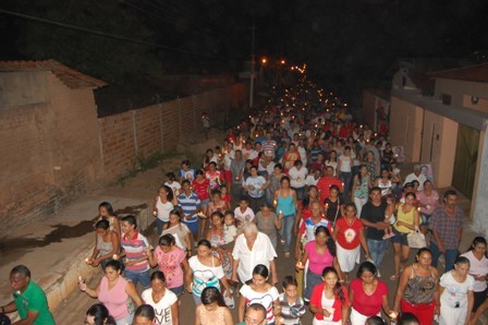 Centenas de fiéis participam da procissão de abertura em honra ao Sagrado Coração de Jesus - Imagem 16
