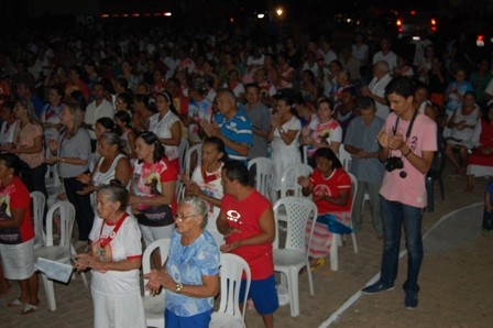 Centenas de fiéis participam da procissão de abertura em honra ao Sagrado Coração de Jesus - Imagem 35