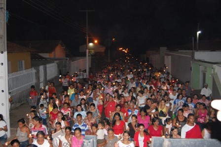 Centenas de fiéis participam da procissão de abertura em honra ao Sagrado Coração de Jesus - Imagem 17