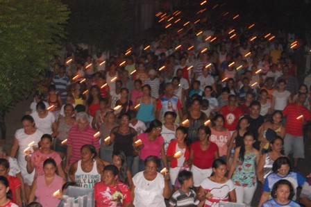 Centenas de fiéis participam da procissão de abertura em honra ao Sagrado Coração de Jesus - Imagem 19