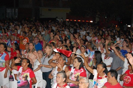 Centenas de fiéis participam da procissão de abertura em honra ao Sagrado Coração de Jesus - Imagem 32