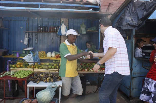 Luciano Nunes participa de caminhada pela feira no centro comercial de Miguel Alves - Imagem 47