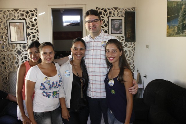 Luciano Nunes participa de caminhada pela feira no centro comercial de Miguel Alves - Imagem 7