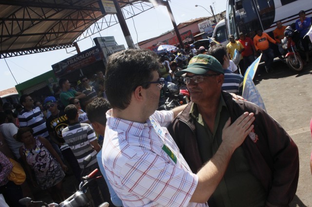 Luciano Nunes participa de caminhada pela feira no centro comercial de Miguel Alves - Imagem 46