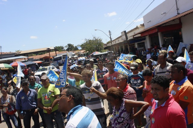 Luciano Nunes participa de caminhada pela feira no centro comercial de Miguel Alves - Imagem 24