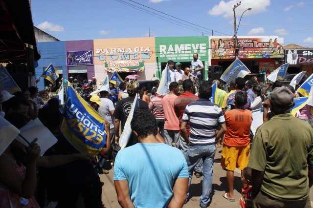 Luciano Nunes participa de caminhada pela feira no centro comercial de Miguel Alves - Imagem 58