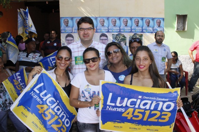Luciano Nunes participa de caminhada pela feira no centro comercial de Miguel Alves - Imagem 12