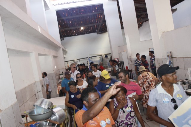Luciano Nunes participa de caminhada pela feira no centro comercial de Miguel Alves - Imagem 52