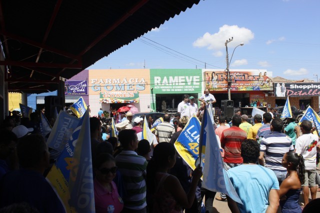 Luciano Nunes participa de caminhada pela feira no centro comercial de Miguel Alves - Imagem 60