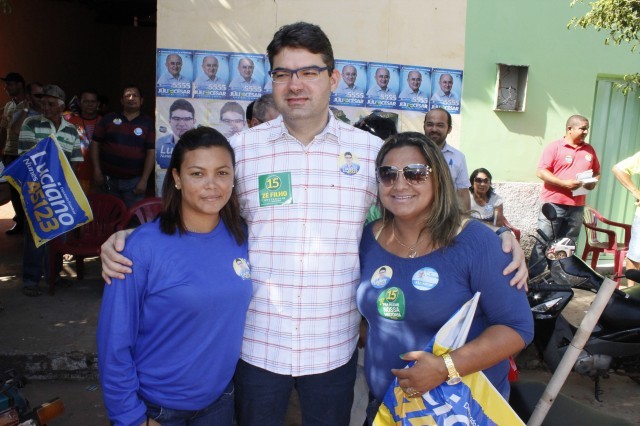 Luciano Nunes participa de caminhada pela feira no centro comercial de Miguel Alves - Imagem 14