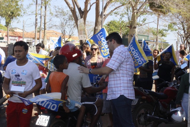Luciano Nunes participa de caminhada pela feira no centro comercial de Miguel Alves - Imagem 17