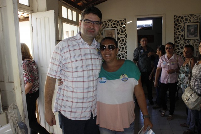 Luciano Nunes participa de caminhada pela feira no centro comercial de Miguel Alves - Imagem 4