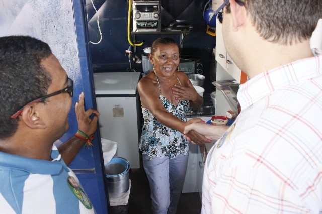 Luciano Nunes participa de caminhada pela feira no centro comercial de Miguel Alves - Imagem 34