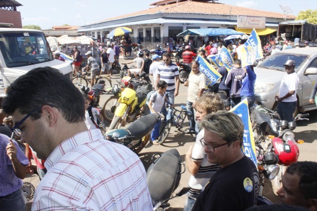 Luciano Nunes participa de caminhada pela feira no centro comercial de Miguel Alves - Imagem 36