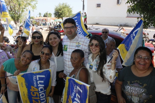 Luciano Nunes participa de caminhada pela feira no centro comercial de Miguel Alves - Imagem 10