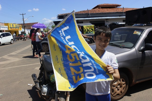 Luciano Nunes participa de caminhada pela feira no centro comercial de Miguel Alves - Imagem 21