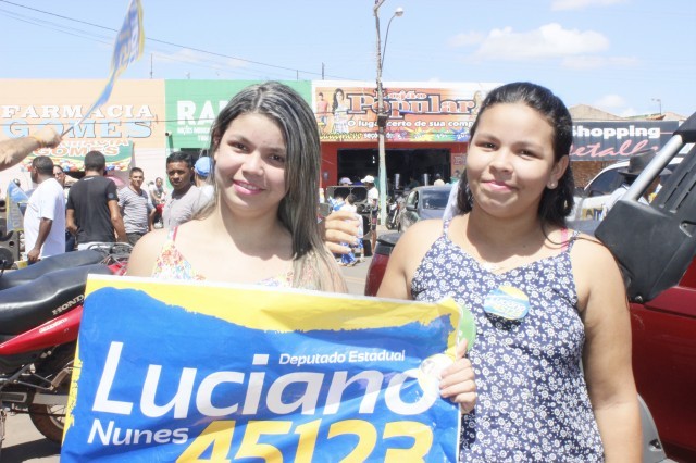 Luciano Nunes participa de caminhada pela feira no centro comercial de Miguel Alves - Imagem 56