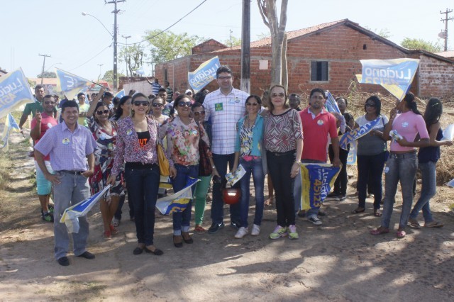 Luciano Nunes participa de caminhada pela feira no centro comercial de Miguel Alves - Imagem 16