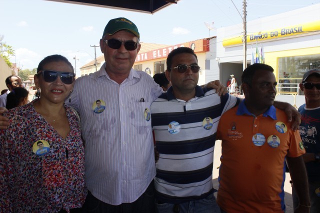 Luciano Nunes participa de caminhada pela feira no centro comercial de Miguel Alves - Imagem 27