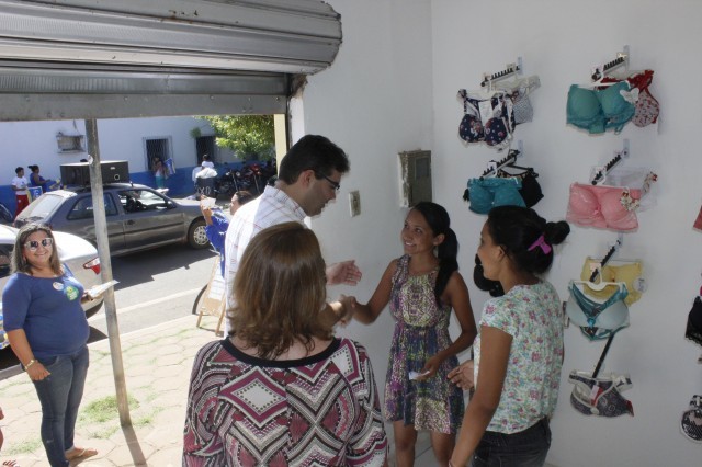 Luciano Nunes participa de caminhada pela feira no centro comercial de Miguel Alves - Imagem 19